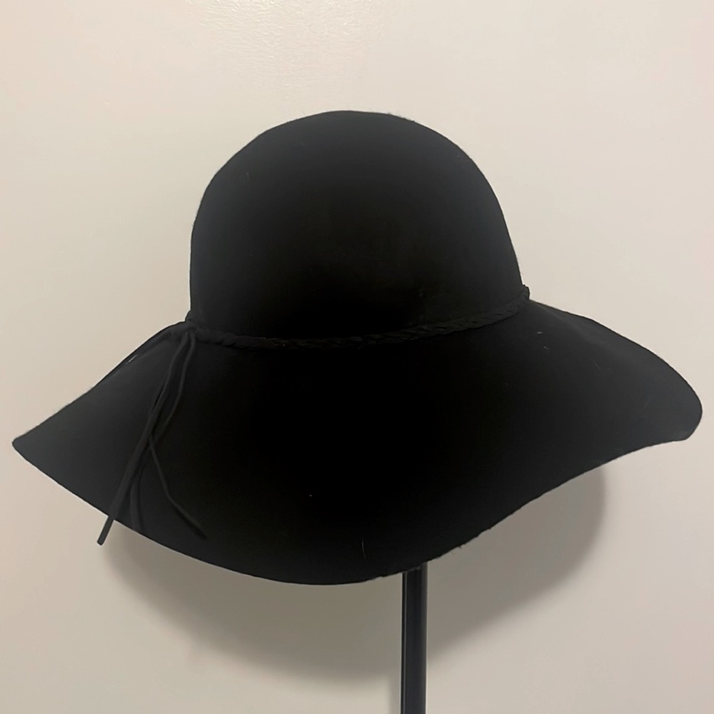 Forever 21 floppy hat.